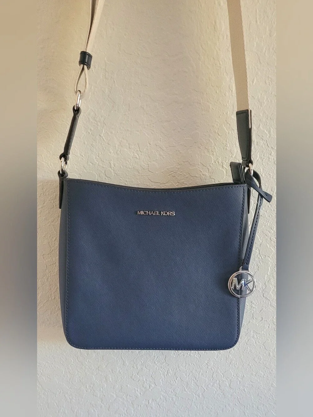 Michael Kors Jet Set Navy Small Crossbody Bag  Adjustable Strap. NWOT.